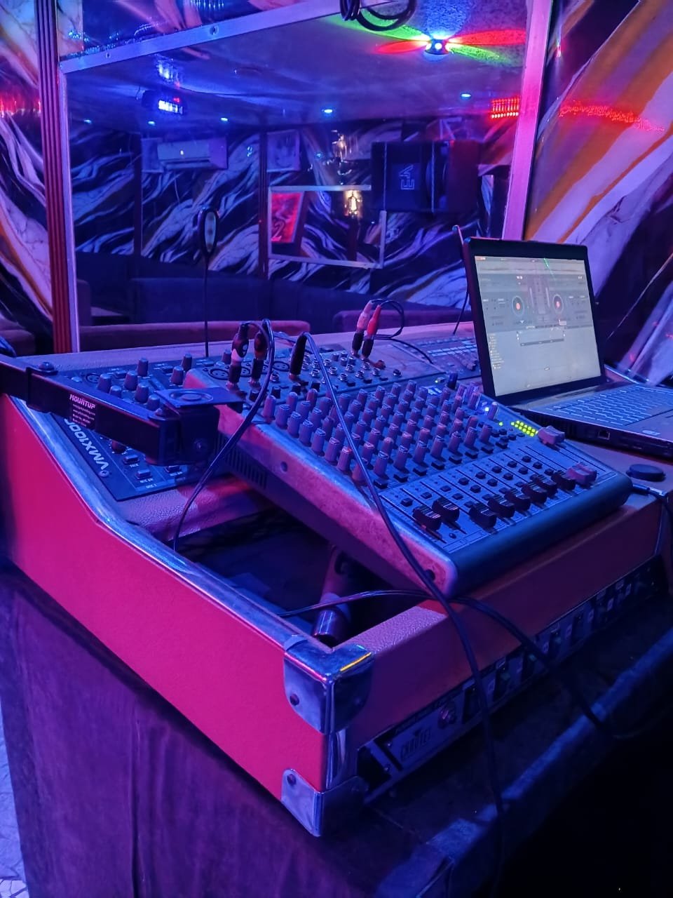 Episode 2 Lounge